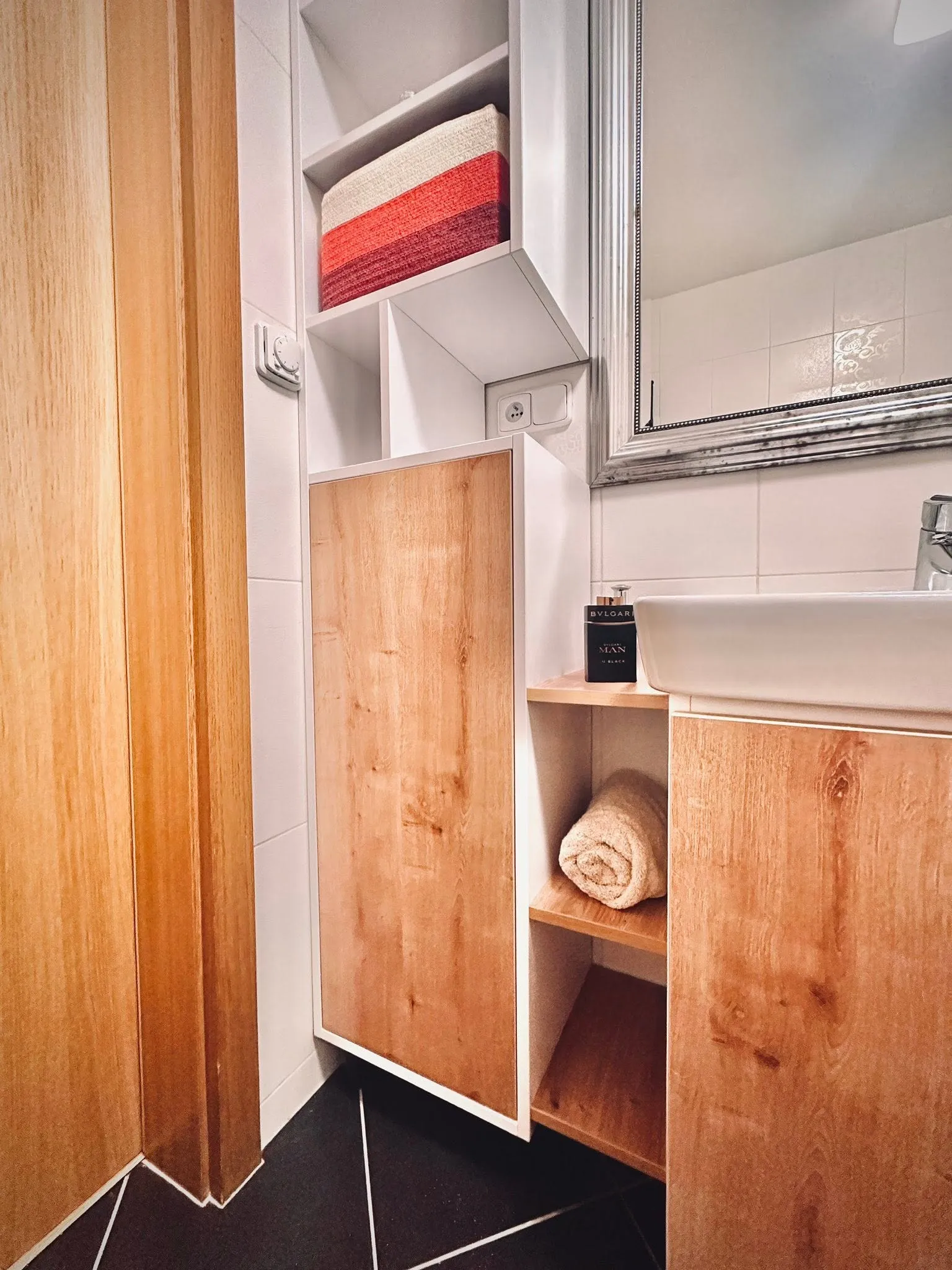 Koupelnová skříňka na míru — ETYSTO